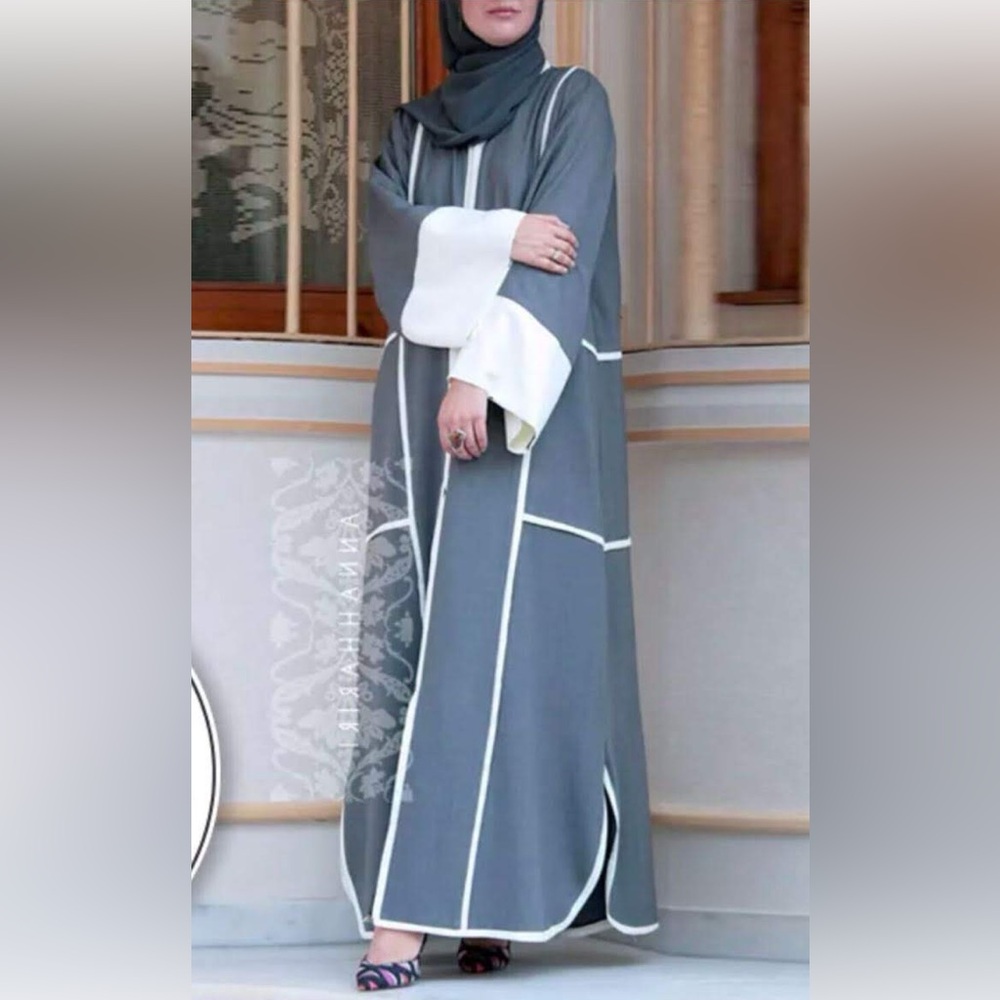 Anna Hariri Abaya